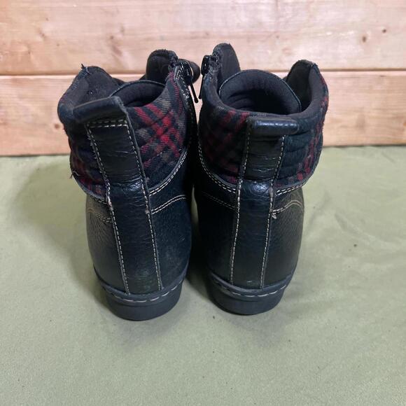 Clarks Whistle Bea Black Leather Quilted Plaid Ankle Boots Women Sz 7.5 M EU 38 - Picture 5 of 7